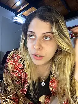 Snapshot of FlorBich chatting on December 4, 11:46 pm FlorBich online show from December 4, 11:46 pm