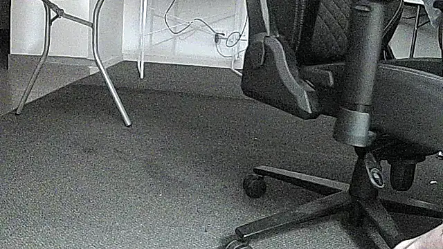 Nice8inchaussie online show from November 30, 6:12 pm