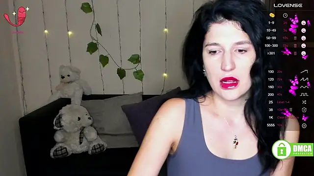 Alianna Solo Kisses online show from February 12, 6:29 am