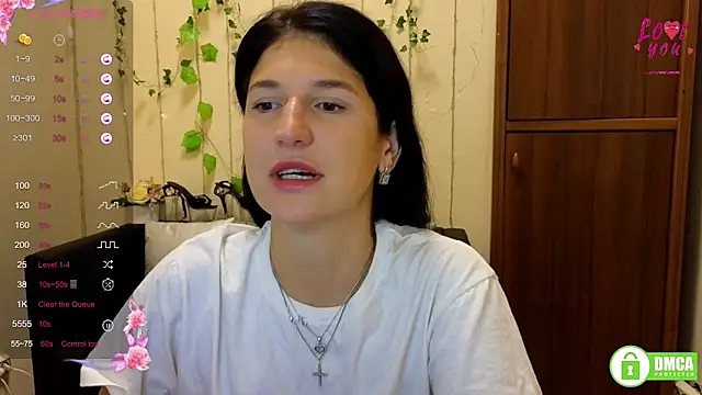 Alianna Solo Kisses online show from September 17, 5:31 am