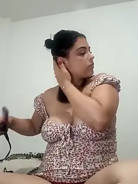 Snapshot of MelannyBell chatting on March 21, 6:40 pm MelannyBell online show from March 21, 6:40 pm