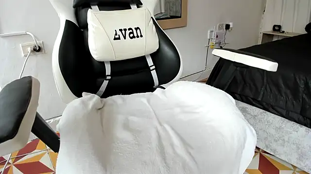 Valerioe online show from March 8, 12:30 pm