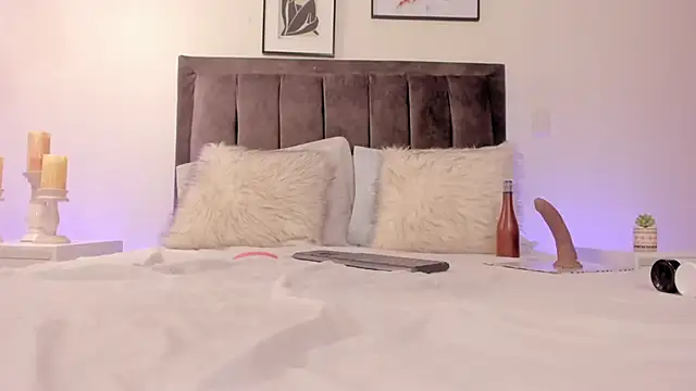 helen mooree online show from February 5, 4:25 pm