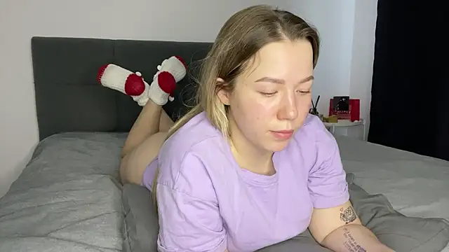 Embersweetbunny online show from February 1, 2:45 pm