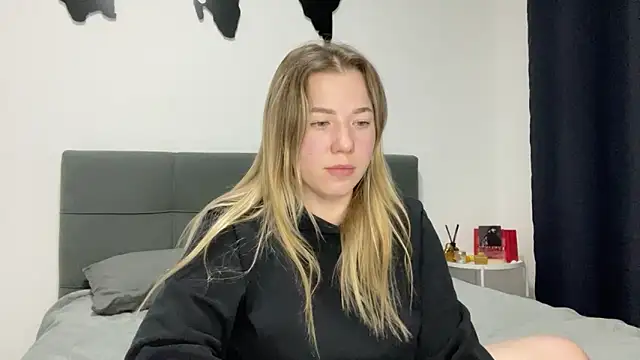 Embersweetbunny online show from February 3, 9:07 pm