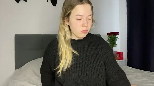 Embersweetbunny online show from February 7, 8:44 am