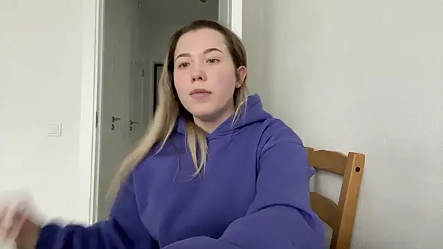 Embersweetbunny online show from March 6, 2:18 pm