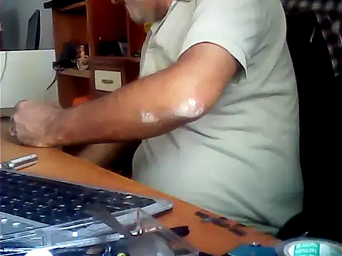 Snapshot of zormen355 chatting on August 3, 7:51 am zormen355 online show from August 3, 7:51 am
