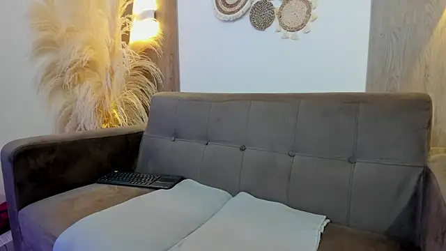 Lizzie Williams  online show from November 30, 3:21 am