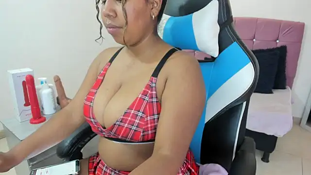 Lizzie Williams  online show from April 28, 3:11 am