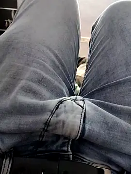 Snapshot of SplitPrestige19 chatting on December 14, 2:00 pm SplitPrestige19 online show from December 14, 2:00 pm