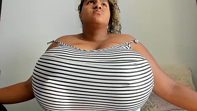 Snapshot of bigmom69_ chatting on June 1, 2:41 pm bigmom69 online show from June 1, 2:41 pm