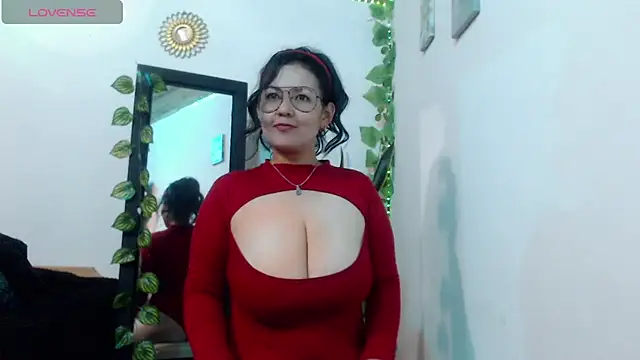 Donniia online show from April 24, 10:45 pm
