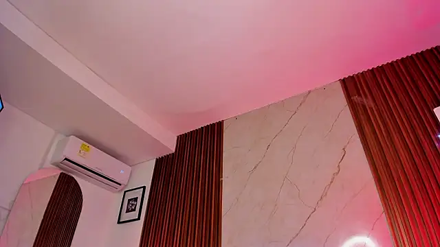 Emiilycollins online show from December 7, 9:33 pm