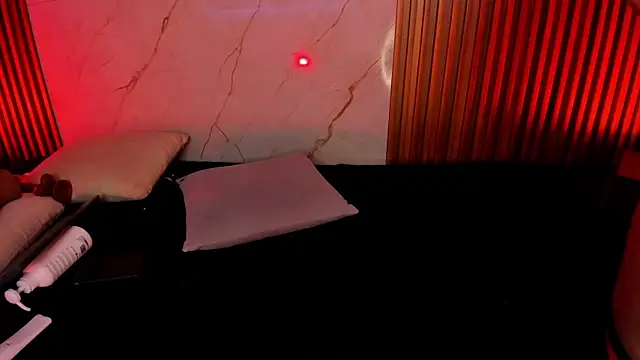 Emiilycollins online show from January 12, 10:33 pm