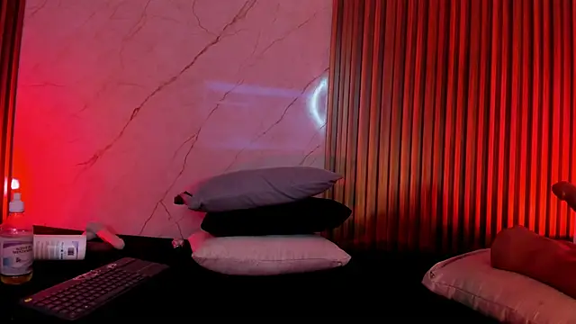 Emiilycollins online show from January 15, 12:09 am