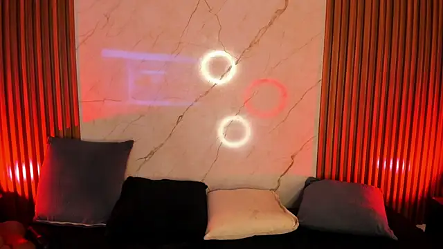 Emiilycollins online show from February 8, 8:10 pm