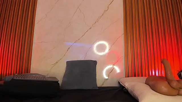 Emiilycollins online show from February 11, 7:12 am