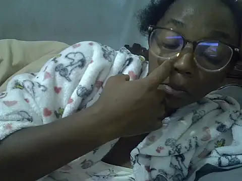 Snapshot of ElianeHot chatting on June 24, 3:38 am ElianeHot online show from June 24, 3:38 am