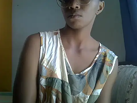 Snapshot of ElianeHot chatting on July 18, 9:35 am ElianeHot online show from July 18, 9:35 am