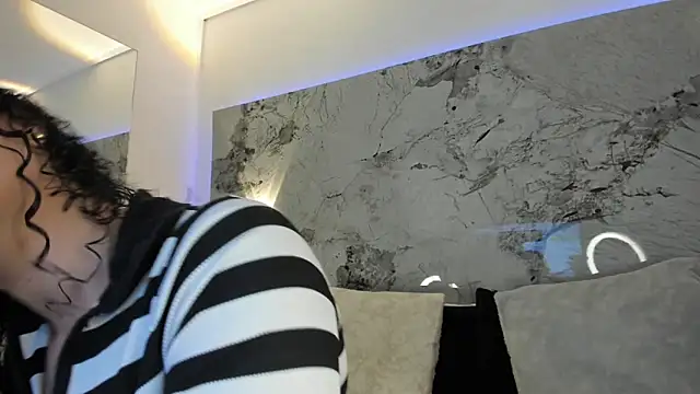 LIZ HOLMES online show from December 1, 10:53 am