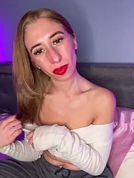 Snapshot of petitebarbiexxx chatting on December 14, 3:51 am petitebarbiexxx online show from December 14, 3:51 am