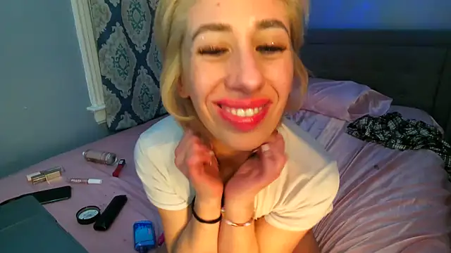 Snapshot of petitebarbiexxx chatting on March 20, 7:47 am petitebarbiexxx online show from March 20, 7:47 am