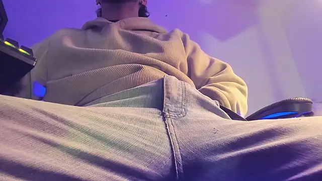 s sven03 online show from December 4, 4:55 am