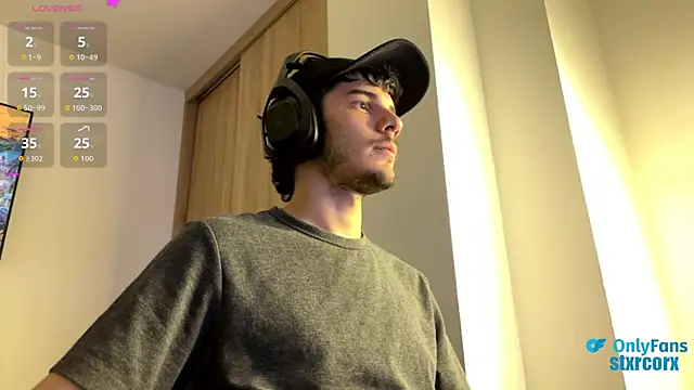 Snapshot of ilytheo chatting on October 8, 7:28 am ilytheo online show from October 8, 7:28 am