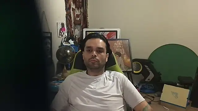 Snapshot of GForceSavage chatting on May 5, 11:24 pm GForceSavage online show from May 5, 11:24 pm