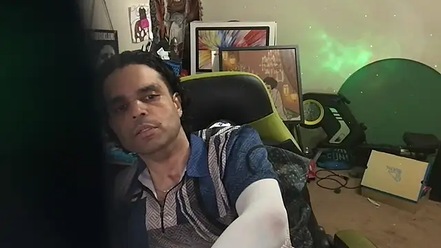 Snapshot of GForceSavage chatting on May 8, 2:17 am GForceSavage online show from May 8, 2:17 am