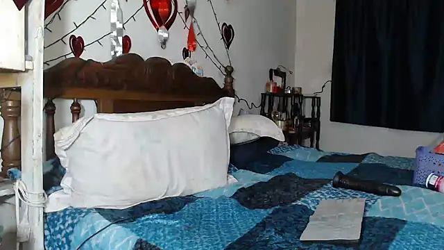 Snapshot of Vivianmature chatting on December 11, 11:32 pm Vivianmature online show from December 11, 11:32 pm