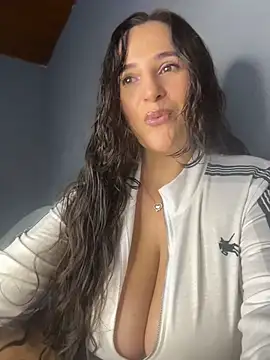 Taylortits online show from August 5, 9:39 pm