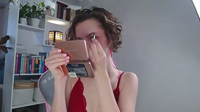 Snapshot of milly_ross chatting on December 19, 7:40 am milly ross online show from December 19, 7:40 am