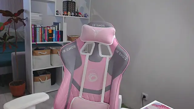 Snapshot of milly_ross chatting on December 29, 5:21 am milly ross online show from December 29, 5:21 am