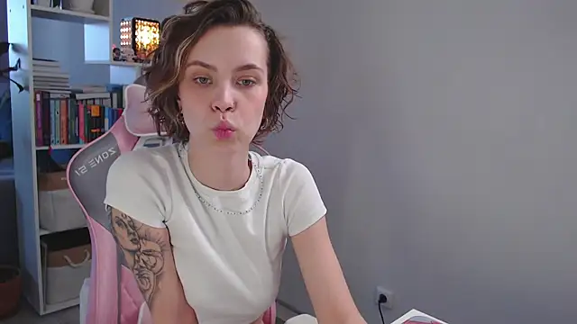 Snapshot of milly_ross chatting on January 14, 7:06 am milly ross online show from January 14, 7:06 am