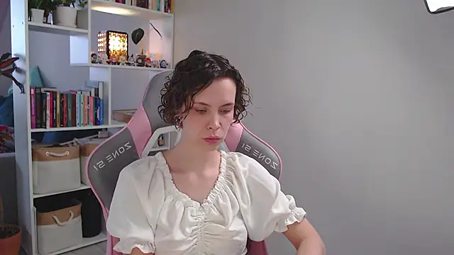 Snapshot of milly_ross chatting on January 25, 6:45 am milly ross online show from January 25, 6:45 am