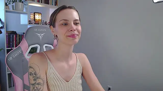 Snapshot of milly_ross chatting on February 17, 7:15 am milly ross online show from February 17, 7:15 am