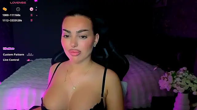 babyleilaa online show from February 15, 9:55 pm