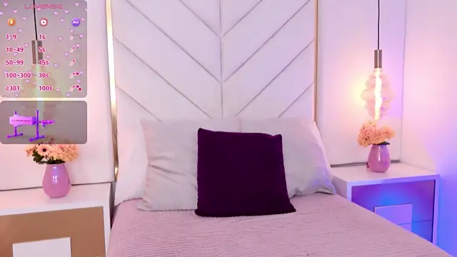 Flor delunaa online show from June 15, 1:24 pm