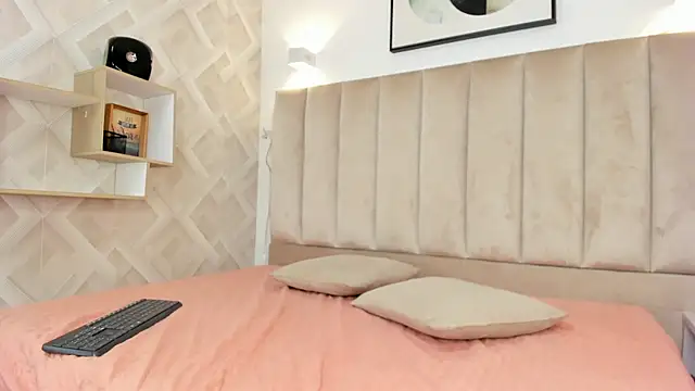 Anniie Queen online show from December 19, 3:46 am