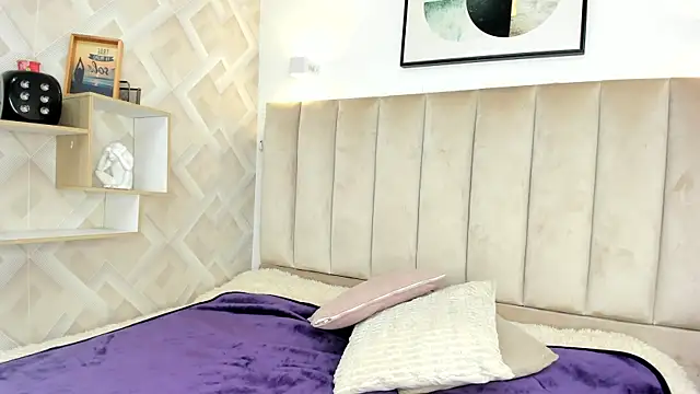 Anniie Queen online show from June 16, 3:31 am