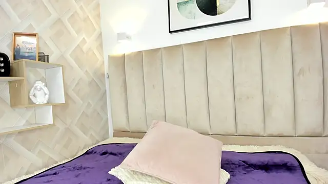 Anniie Queen online show from July 2, 4:18 am