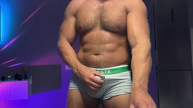 Snapshot of KarlosRichi chatting on October 13, 3:34 pm KarlosRichi online show from October 13, 3:34 pm