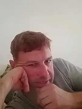 Snapshot of Olandese2682@xh chatting on April 25, 7:44 am Olandese2682xh online show from April 25, 7:44 am