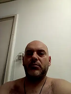 Snapshot of BartalesDaddy chatting on January 22, 9:32 pm BartalesDaddy online show from January 22, 9:32 pm