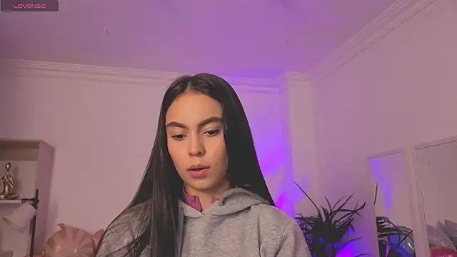 Snapshot of Aleejaa__ chatting on June 24, 11:31 am Aleejaa online show from June 24, 11:31 am