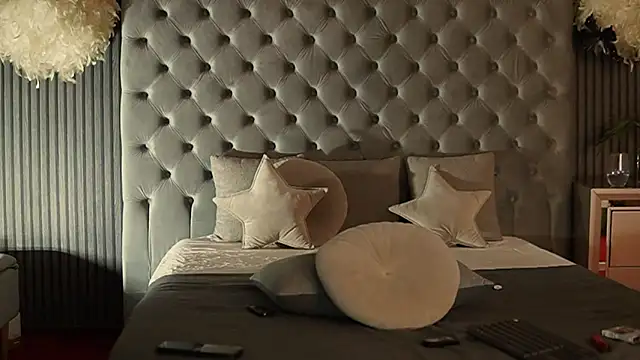 Snapshot of AmelyNoir chatting on February 24, 4:27 am AmelyNoir online show from February 24, 4:27 am