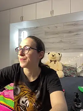 Snapshot of MartiniiSelenna chatting on June 8, 6:03 am MartiniiSelenna online show from June 8, 6:03 am