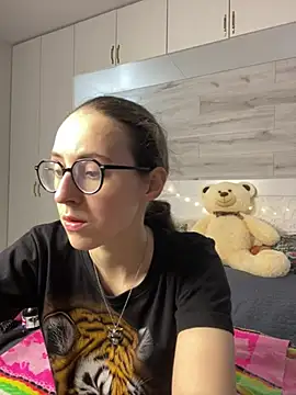 Snapshot of MartiniiSelenna chatting on June 15, 5:53 am MartiniiSelenna online show from June 15, 5:53 am